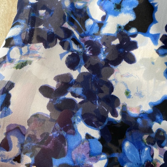 Express Blue and Black Floral Blouse - Picture 7 of 9